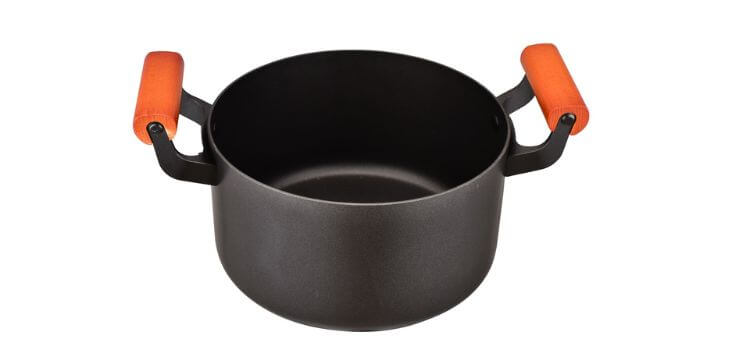 can i use metal utensils on stainless steel cookware